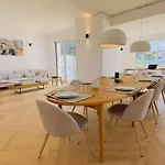 De Luxe Avec Piscine Au Centre De Villa