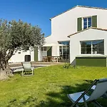 Villa De Luxe Avec Piscine Au Centre De