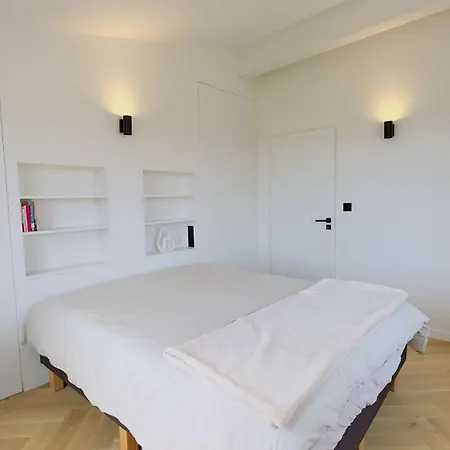 De Luxe Avec Piscine Au Centre De Villa