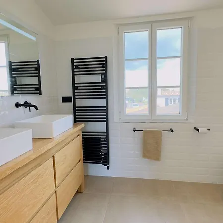 De Luxe Avec Piscine Au Centre De Villa *