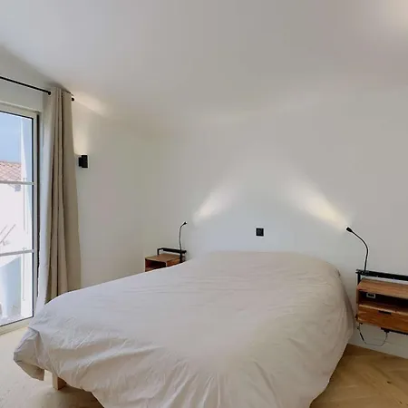 De Luxe Avec Piscine Au Centre De Villa