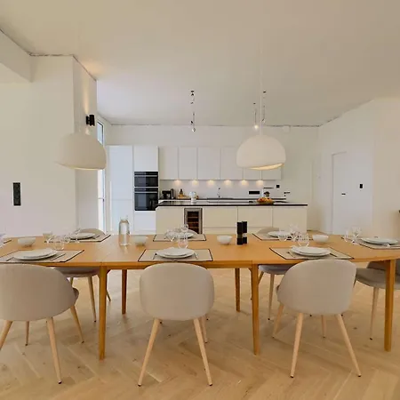 De Luxe Avec Piscine Au Centre De Villa *