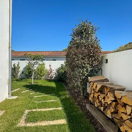 De Luxe Avec Piscine Au Centre De La Couarde-sur-Mer