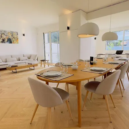 De Luxe Avec Piscine Au Centre De Villa