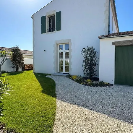 Villa De Luxe Avec Piscine Au Centre De *