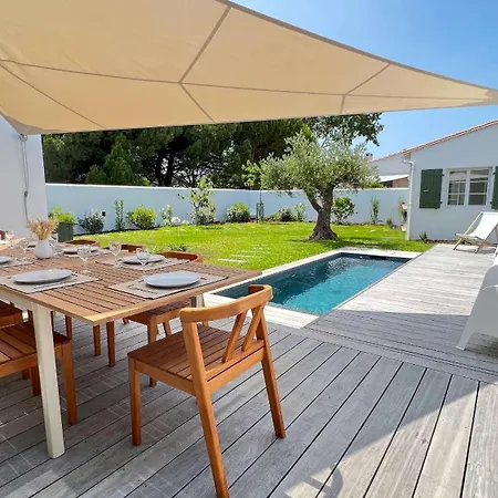 De Luxe Avec Piscine Au Centre De *