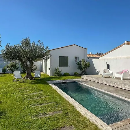 De Luxe Avec Piscine Au Centre De Villa